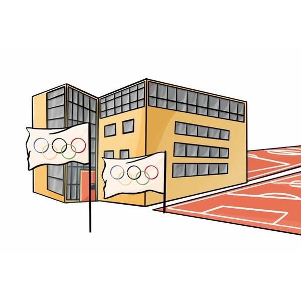 Moderne Sportanlage mit olympischen Flaggen vor einem zweigeschossigen Geb&auml;ude und einem roten Sportplatz.